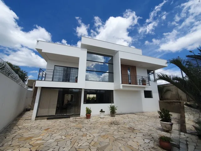Casa de alto padrão com 433 m² e piscina no Xororó II — foto 1