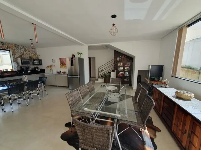 Casa de alto padrão com 433 m² e piscina no Xororó II — foto 10
