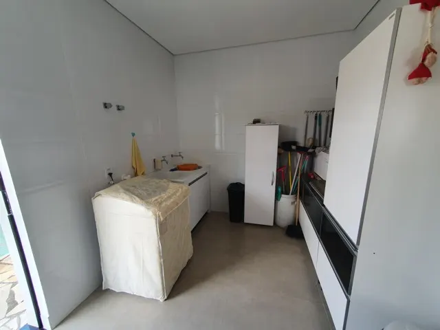 Casa de alto padrão com 433 m² e piscina no Xororó II — foto 25