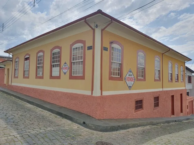Casarão do século XVIII com cômodo comercial no Centro — foto 1