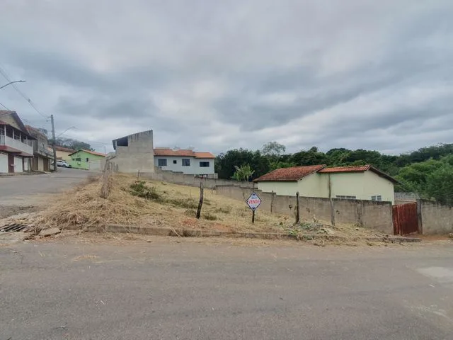 Lote de esquina com 250 m² no Santa Tereza II — foto 1