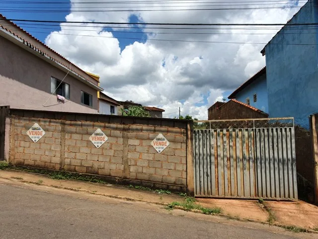 Lote murado de 894 m² no Canadá — foto 1